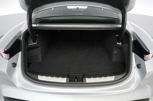2020 Porsche Taycan — photo 6 of 25