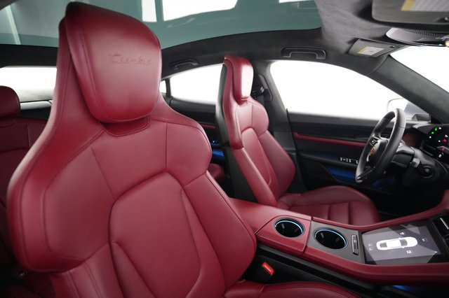 2020 Porsche Taycan — photo 18 of 25