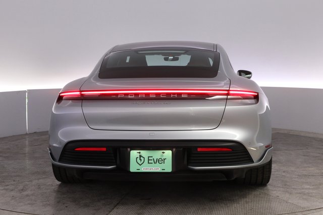2020 Porsche Taycan — photo 12 of 25