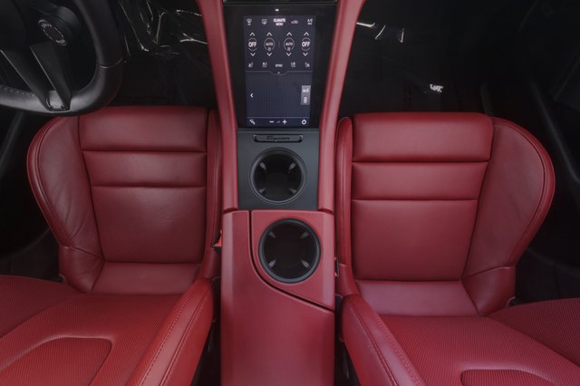 2020 Porsche Taycan — photo 22 of 25