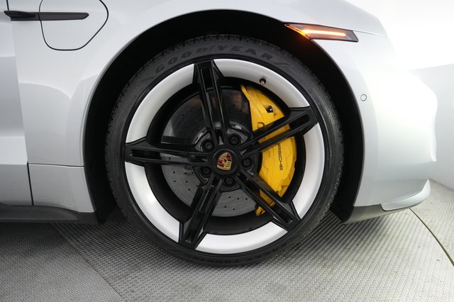 2020 Porsche Taycan — photo 16 of 25