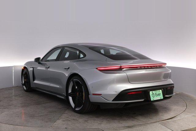 2020 Porsche Taycan — photo 13 of 25