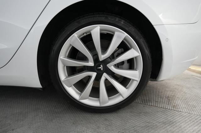 2018 Tesla Model 3 — photo 7 of 30