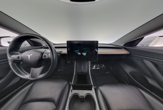 2018 Tesla Model 3 — photo 21 of 30
