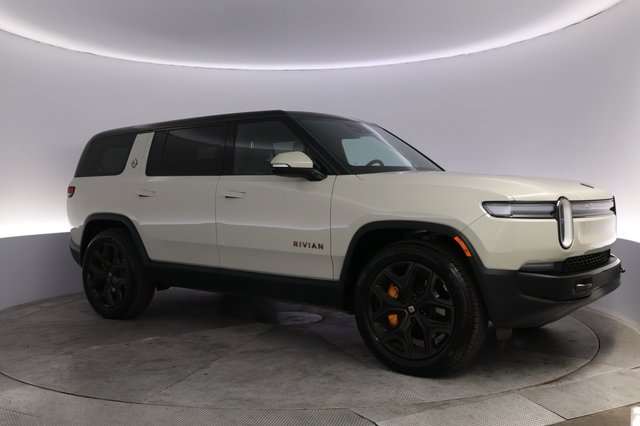 2025 Rivian R1S — photo 11 of 25