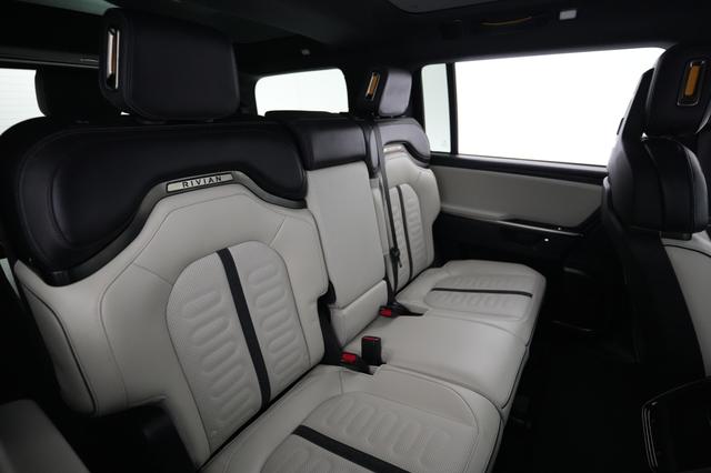 2025 Rivian R1S — photo 4 of 25