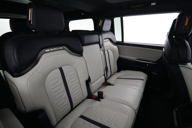 2025 Rivian R1S — photo 4 of 25