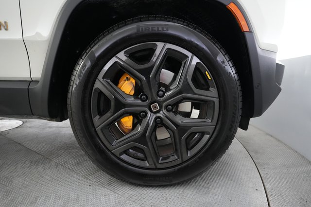 2025 Rivian R1S — photo 17 of 25