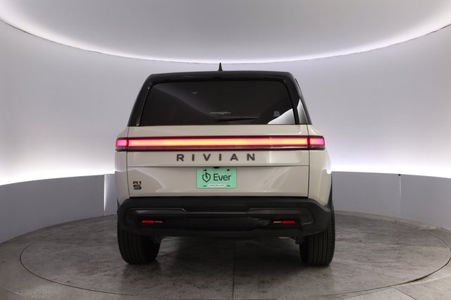 2025 Rivian R1S — photo 12 of 25