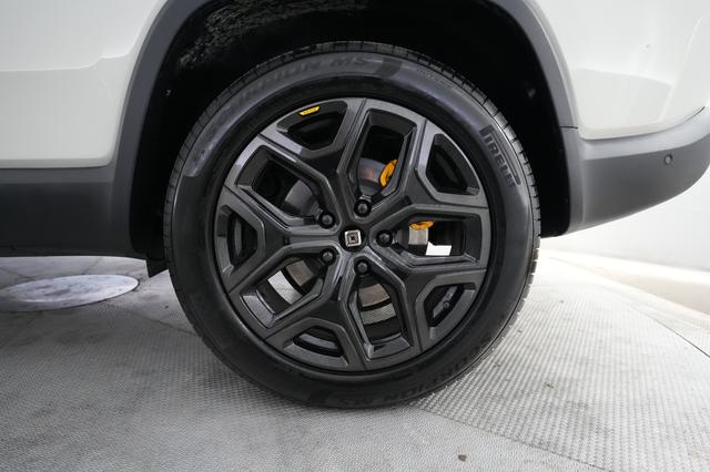2025 Rivian R1S — photo 7 of 25