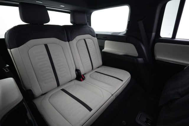 2025 Rivian R1S — photo 20 of 25