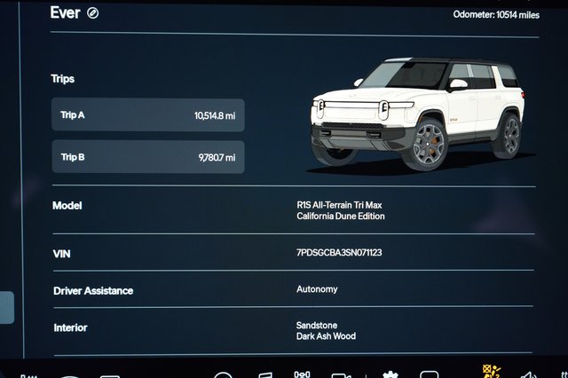 2025 Rivian R1S — photo 5 of 25