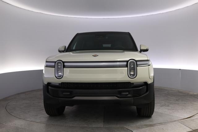 2025 Rivian R1S — photo 9 of 25