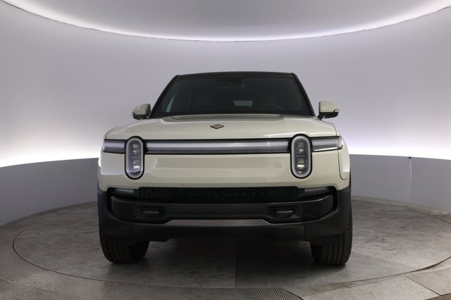 2025 Rivian R1S — photo 9 of 25
