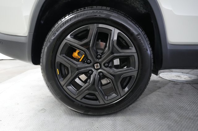 2025 Rivian R1S — photo 16 of 25