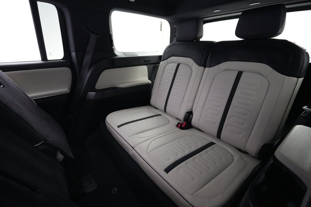 2025 Rivian R1S — photo 21 of 25