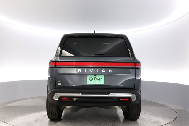 2024 Rivian R1S — photo 12 of 26