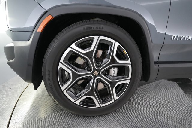 2024 Rivian R1S — photo 16 of 26