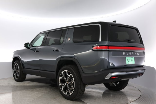 2024 Rivian R1S — photo 13 of 26