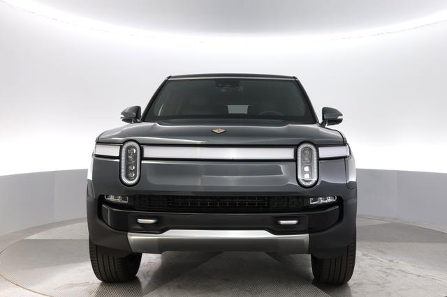 2024 Rivian R1S — photo 9 of 26