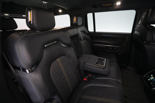 2024 Rivian R1S — photo 4 of 26