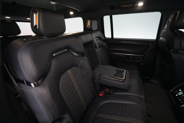 2024 Rivian R1S — photo 4 of 26