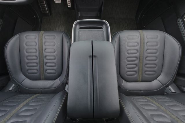 2024 Rivian R1S — photo 24 of 26