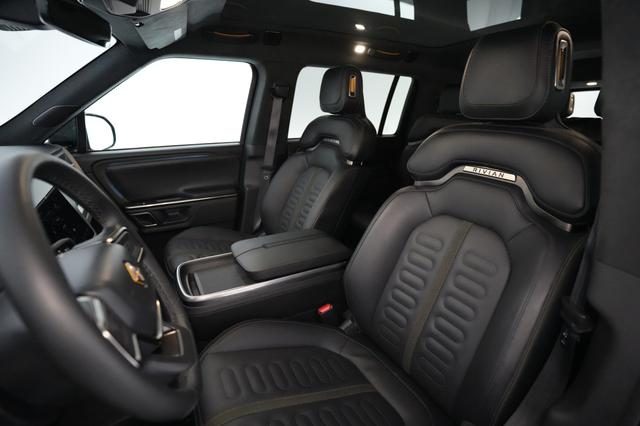 2024 Rivian R1S — photo 3 of 26