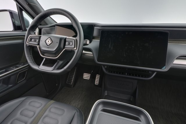 2024 Rivian R1S — photo 22 of 26