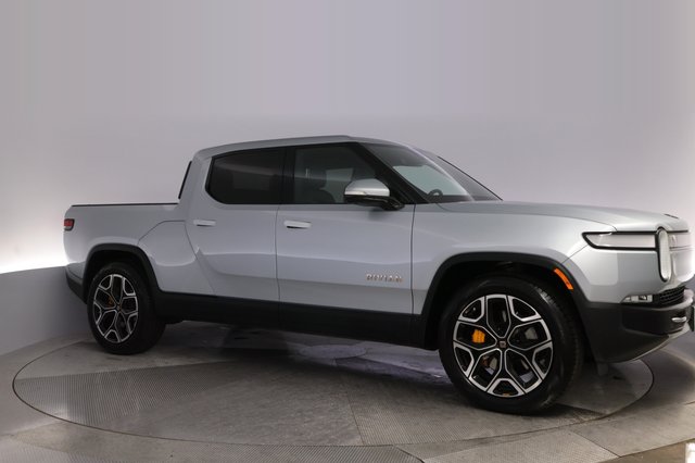 2023 Rivian R1T — photo 11 of 27