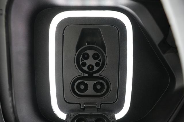 2023 Rivian R1T — photo 8 of 27