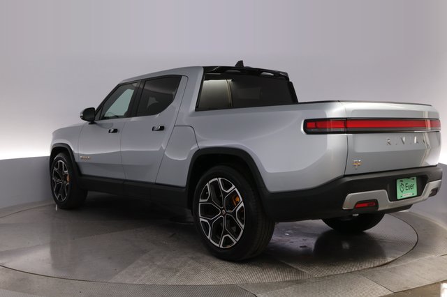 2023 Rivian R1T — photo 13 of 27