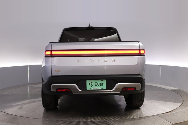2023 Rivian R1T — photo 12 of 27