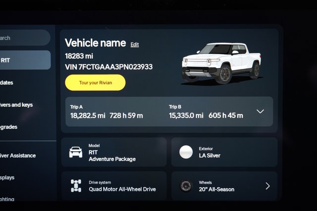 2023 Rivian R1T — photo 5 of 27