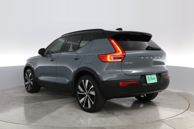 2022 Volvo XC40 Recharge — photo 12 of 28