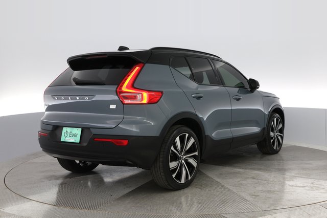 2022 Volvo XC40 Recharge — photo 2 of 28