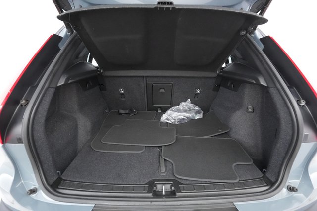 2022 Volvo XC40 Recharge — photo 23 of 28