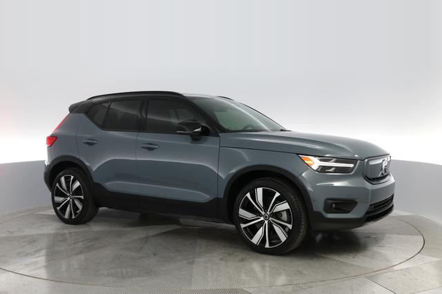2022 Volvo XC40 Recharge — photo 9 of 28