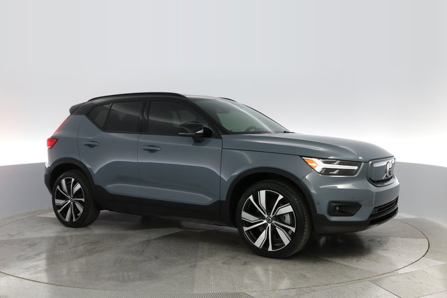 2022 Volvo XC40 Recharge — photo 9 of 28