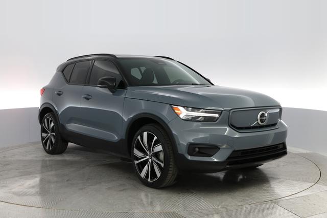 2022 Volvo XC40 Recharge — photo 8 of 28