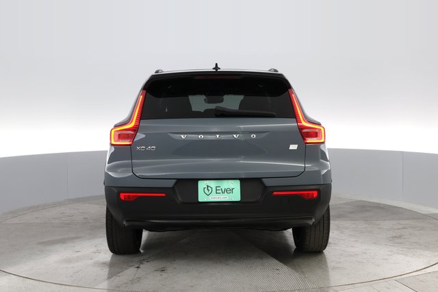 2022 Volvo XC40 Recharge — photo 11 of 28