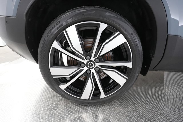 2022 Volvo XC40 Recharge — photo 17 of 28