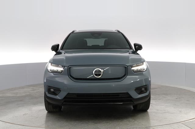2022 Volvo XC40 Recharge — photo 7 of 28