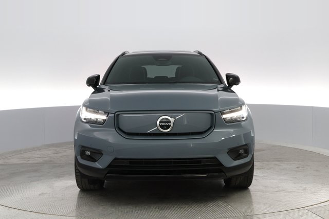 2022 Volvo XC40 Recharge — photo 7 of 28