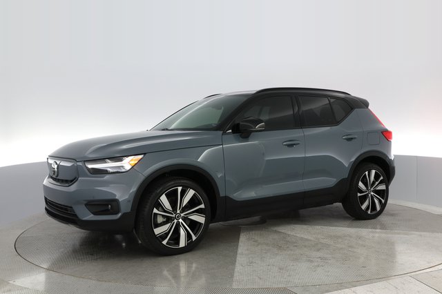 2022 Volvo XC40 Recharge — photo 13 of 28