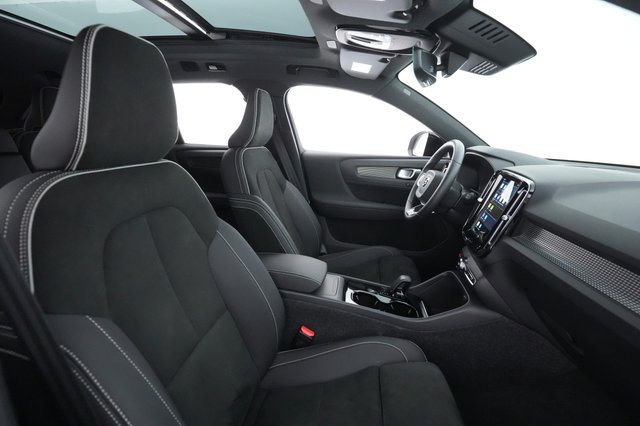 2022 Volvo XC40 Recharge — photo 21 of 28