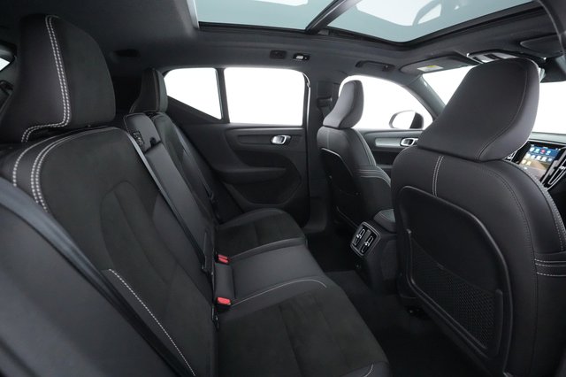 2022 Volvo XC40 Recharge — photo 4 of 28