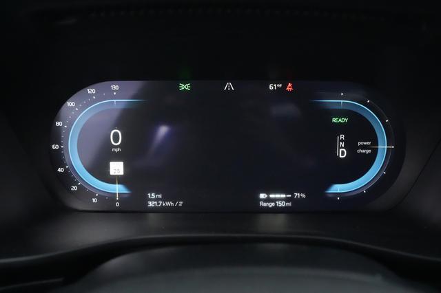 2022 Volvo XC40 Recharge — photo 5 of 28