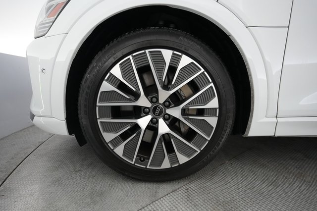 2024 Audi Q8 e-tron — photo 15 of 25