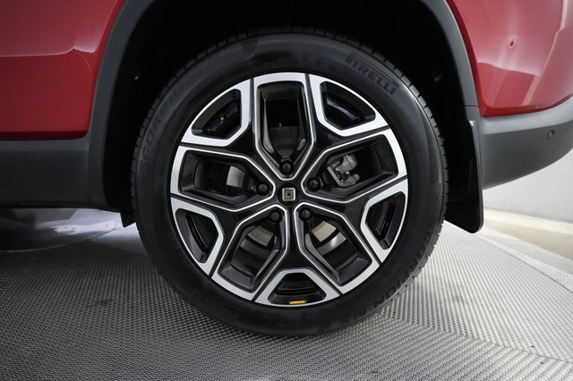 2025 Rivian R1S — photo 7 of 27